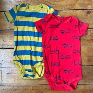 Bundle of Carter’s Short Sleeve Baby Bodysuits - size 12 months